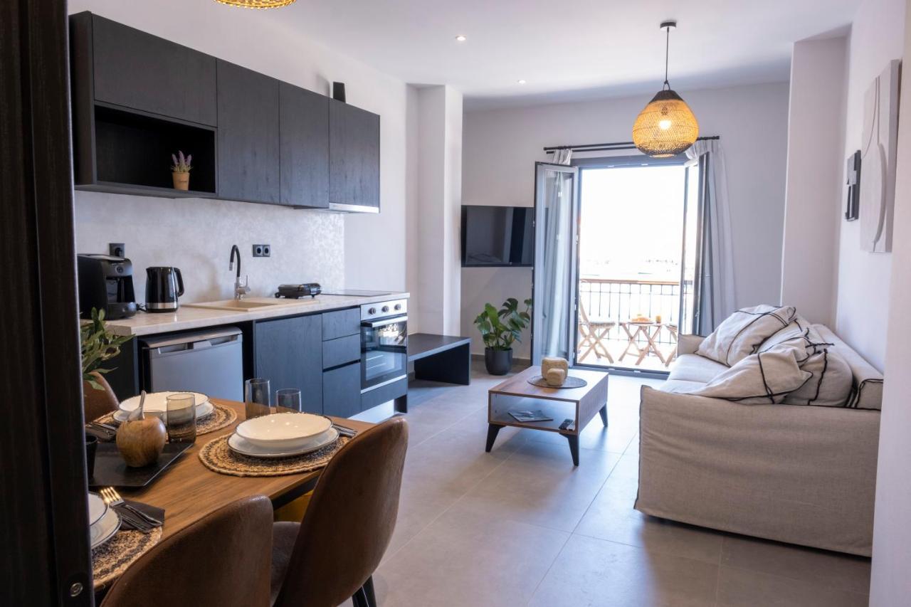 Venus Luxury Apartment แอร์มูโปลี ภายนอก รูปภาพ